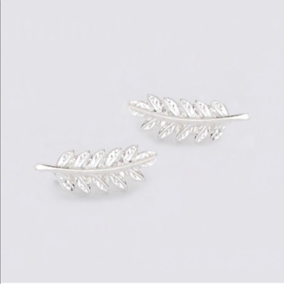 ⭐️ Silver Leaf Dainty Boho Earrings - Picture 2 of 2